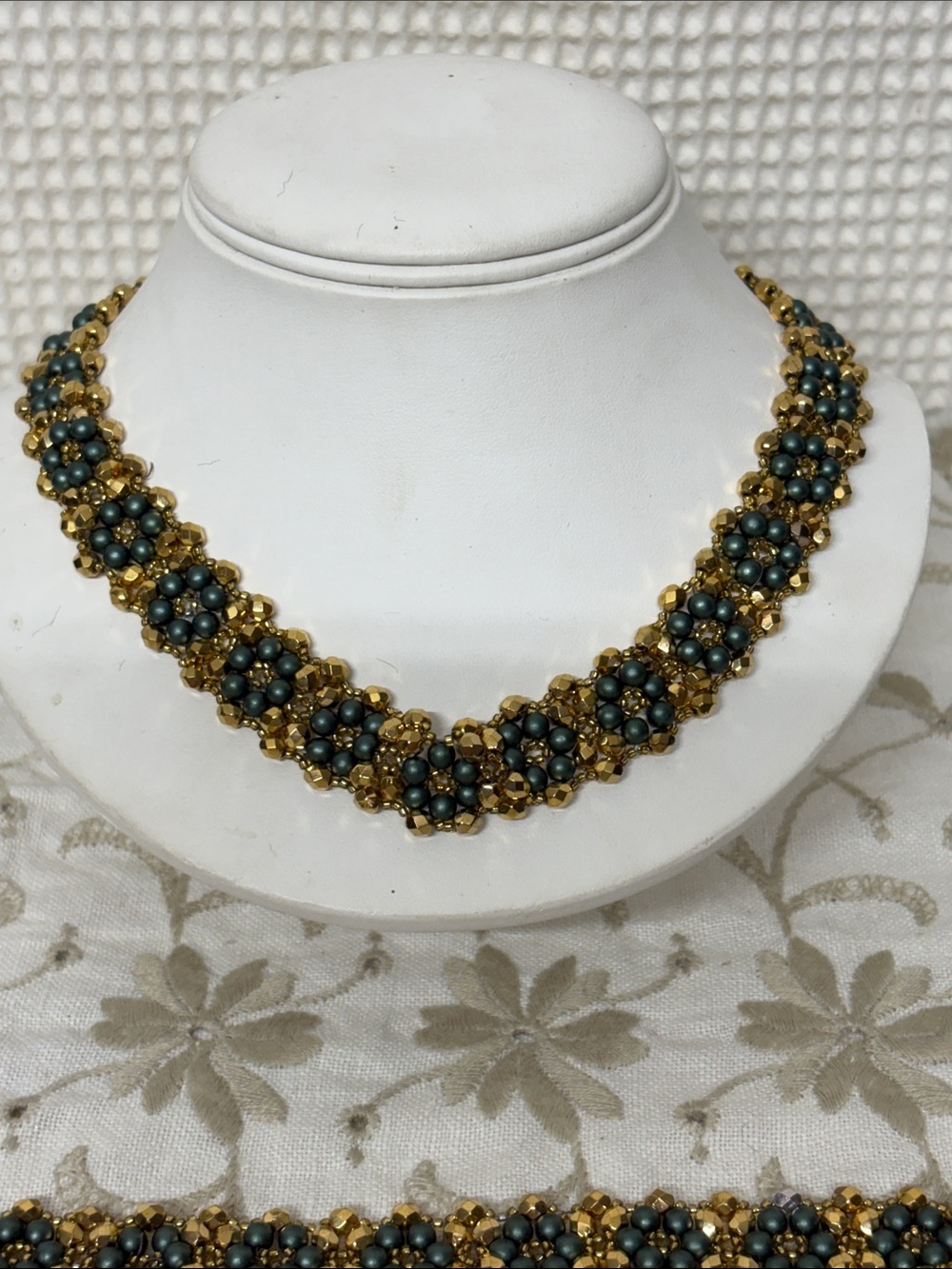Beaded necklace/bracelet/earrings - Picture 3 of 7